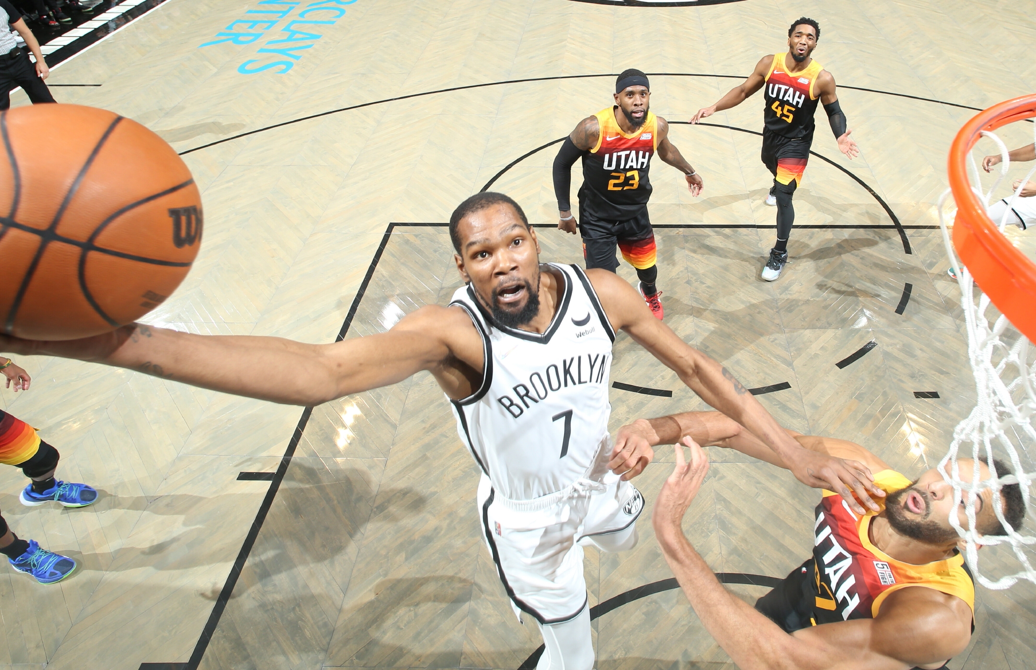 开云体育-包含刚刚！本菲卡赛前迎来里程碑集结日布鲁克林篮网迎来里程碑，赛前洛杉矶快船调整名单以备足总杯的词条